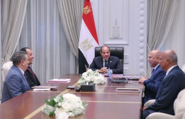 اجتماع رئاسي لاستعراض جهود الدولة في تطوير منظومة النقل اجتماع رئاسي لاستعراض جهود الدولة في تطوير منظومة النقل