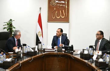 اجتماع رئيس الوزراء مع رئيس المنطقة الاقتصادية لقناة السويس