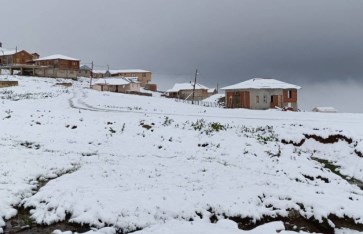 ثلوج وحرائق جنوب تركيا في عز الصيف ثلوج وحرائق جنوب تركيا في عز الصيف