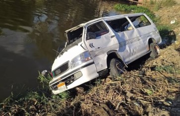 انقلاب سيارة ميكروباص انقلاب سيارة ميكروباص