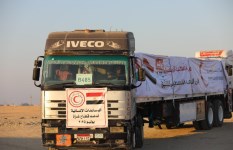 شاحنات الهلال الأحمر  شاحنات الهلال الأحمر