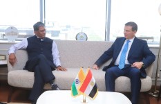 وزير الزراعة والسفير الهندي  وزير الزراعة والسفير الهندي