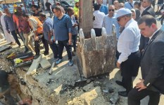 وزير الكهرباء يتابع أعمال العطل أمام مترو ساقية مكي  وزير الكهرباء يتابع أعمال العطل أمام مترو ساقية مكي