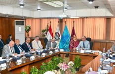 اجتماع وزير قطاع الأعمال العام  اجتماع وزير قطاع الأعمال العام