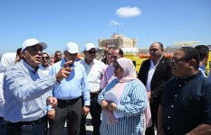 رئيس الوزراء يتفقد مشروعات الحماية البحرية بالإسكندرية رئيس الوزراء يتفقد مشروعات الحماية البحرية بالإسكندرية
