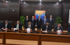 رئيس الوزراء يشهد توقيع اتفاقيات لإنها نزاعات استثمارية بين شركات كبرى رئيس الوزراء يشهد توقيع اتفاقيات لإنها نزاعات استثمارية بين شركات كبرى