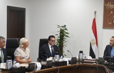 اجتماع رئيس الوزراء مع وكلاء العلامات التجارية العالمية اجتماع رئيس الوزراء مع وكلاء العلامات التجارية العالمية