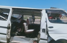 انقلاب سيارة ميكروباص في البحيرة 