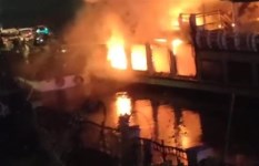 حريق على مركب - ارشيفية حريق على مركب - ارشيفية