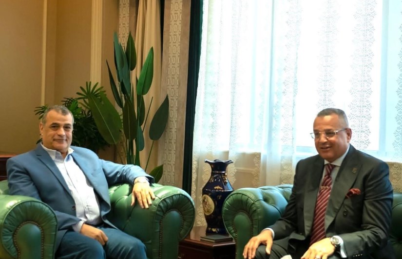 وزير الإنتاج الحربي مع محافظ جنوب سيناء وزير الإنتاج الحربي مع محافظ جنوب سيناء