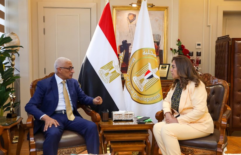 الدكتورة منال عوض وزيرة التنمية المحلية مع محافظ شمال سيناء الدكتورة منال عوض وزيرة التنمية المحلية مع محافظ شمال سيناء