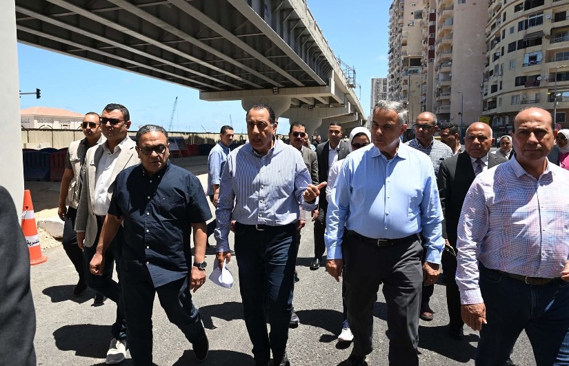 رئيس الوزراء يتفقد محور محمد نجيب رئيس الوزراء يتفقد محور محمد نجيب