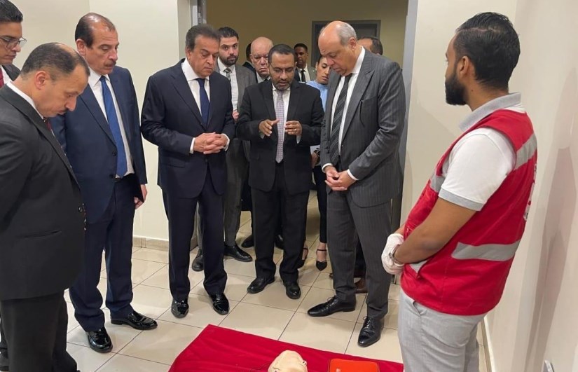 جولة وزيرا الصحة والطيران بالحجر الصحى فى مطار القاهرة جولة وزيرا الصحة والطيران بالحجر الصحى فى مطار القاهرة