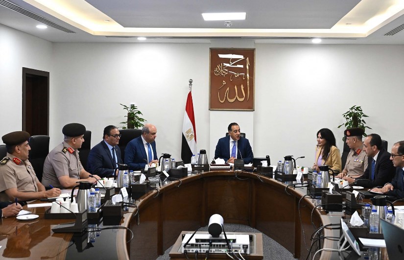 متابعة إنشاء مبنى 4 بمطار القاهرة الدولى متابعة إنشاء مبنى 4 بمطار القاهرة الدولى