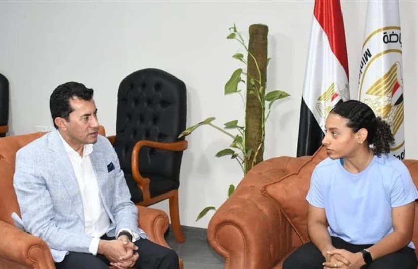 وزير الشباب وكنزي أيمن وزير الشباب وكنزي أيمن