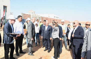 الفريق كامل الوزير والدكتورة منال عوض  الفريق كامل الوزير والدكتورة منال عوض