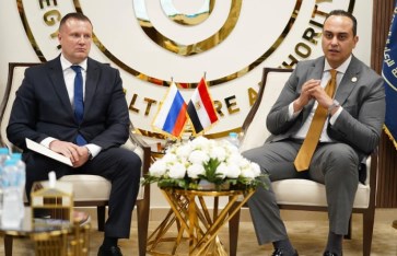 الدكتور أحمد السبكي مع السيد أليكسي ياكونين الممثل التجاري لروسيا في مصر