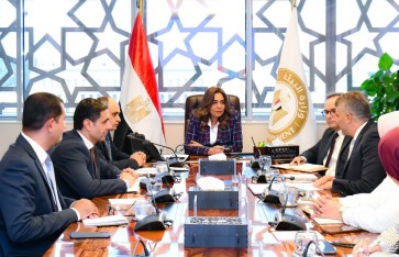 اجتماع الدكتورة منال عوض القائم بأعمال البيئة  اجتماع الدكتورة منال عوض القائم بأعمال البيئة