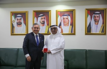 رئيس الغرفة وسفير جمهورية بيرو رئيس الغرفة وسفير جمهورية بيرو