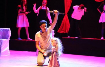 مسرحية أوفلاين