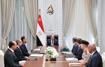 اجتماع الرئيس مع قيادات الدولة المعنيين بالاتصالات اجتماع الرئيس مع قيادات الدولة المعنيين بالاتصالات