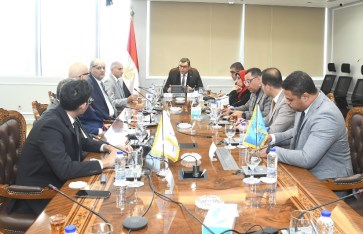 اجتماع وزير الإسكان مع مع مسؤولي منصة مصر العقارية وهيئة المجتمعات العمرانية اجتماع وزير الإسكان مع مع مسؤولي منصة مصر العقارية وهيئة المجتمعات العمرانية
