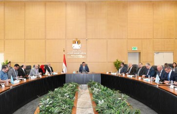 اجتماع وزير الإسكان مع الشركة المنفذة لمشروعات كبرى فى العاصمة الإدارية والعلمين اجتماع وزير الإسكان مع الشركة المنفذة لمشروعات كبرى فى العاصمة الإدارية والعلمين