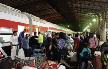 وصول قطار السودانيين لمحطة السد العالي وصول قطار السودانيين لمحطة السد العالي