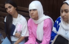 فتيات مطاردة طريق الواحات 