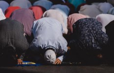 مصلون "أرشيفية"