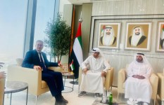 وزير البترول خلال اللقاء 