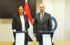 ورة من تسلم شهادة الأيزو