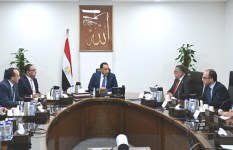 اجتماع لمتابعة المشروعات بمنطقة المثلث الذهبى 