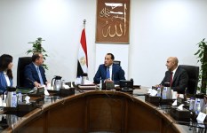 اجتماع رئيس الوزراء مع وزيرى التعليم والمالية