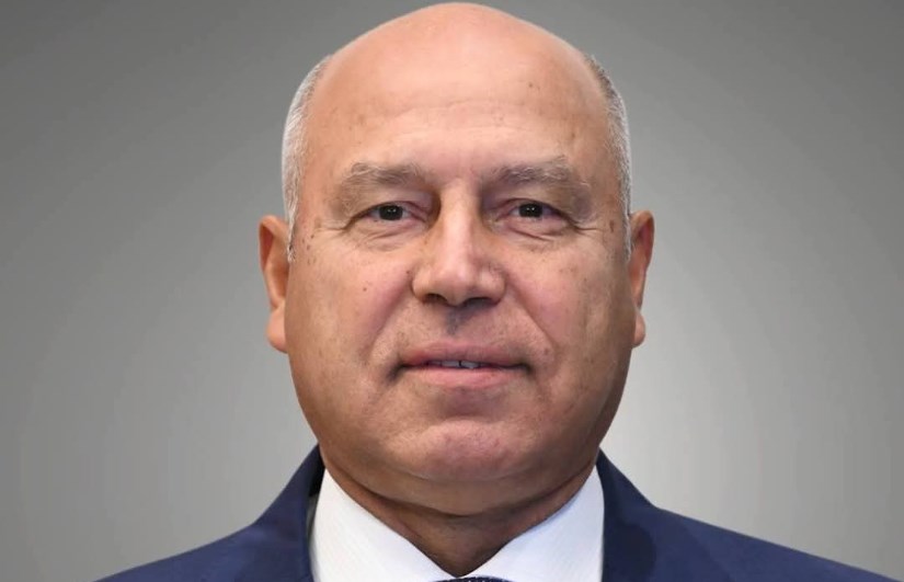 الفريق كامل الوزير. الفريق كامل الوزير.