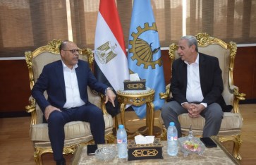 محافظ الغربية ووزير العمل  محافظ الغربية ووزير العمل