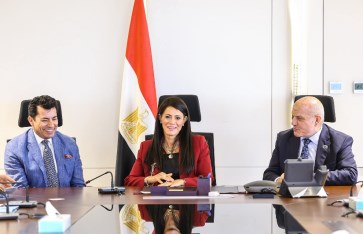 وزيرة التخطيط - وزير الشباب والرياضة - رئيس هيئة النيابة الإدارية  وزيرة التخطيط - وزير الشباب والرياضة - رئيس هيئة النيابة الإدارية