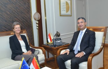 وزير التموين مع سفيرة الاتحاد الأوروبي  وزير التموين مع سفيرة الاتحاد الأوروبي