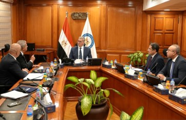 وزير البترول خلال اللقاء  وزير البترول خلال اللقاء