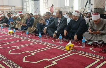 مصلون "أرشيفية" مصلون "أرشيفية"