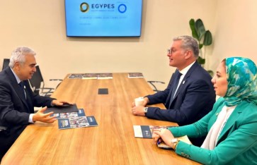 وزير البترول خلال اللقاء  وزير البترول خلال اللقاء