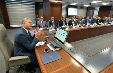 وزير البترول خلال اللقاء  وزير البترول خلال اللقاء