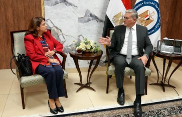 وزير البترول خلال اللقاء وزير البترول خلال اللقاء