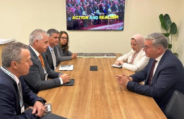 لقاء وزير البترول مع رئيس قطاع الغاز فى شركة شيفرون لقاء وزير البترول مع رئيس قطاع الغاز فى شركة شيفرون