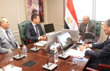 اجتماع وزير الكهرباء مع شركة شنايدر اجتماع وزير الكهرباء مع شركة شنايدر