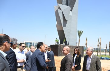 جولة موسعة لرئيس الوزراء بالمنطقة المحيطة بالمتحف المصرى الكبير جولة موسعة لرئيس الوزراء بالمنطقة المحيطة بالمتحف المصرى الكبير