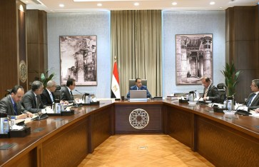 اجتماع رئيس الوزراء لمتابعة طرح الفرص الاستثمارية فى القطاع الصحى اجتماع رئيس الوزراء لمتابعة طرح الفرص الاستثمارية فى القطاع الصحى