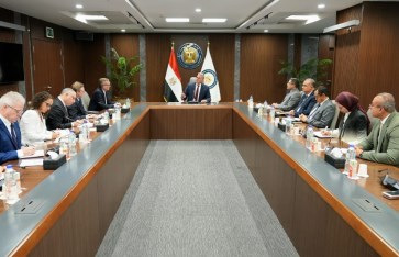 اجتماع وزير البترول مع الوفد الأمريكى اجتماع وزير البترول مع الوفد الأمريكى