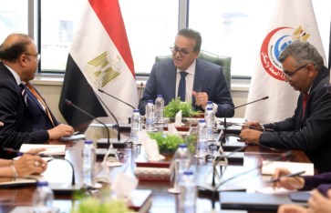 وزير الصحة أثناء توقيع البروتوكول وزير الصحة أثناء توقيع البروتوكول