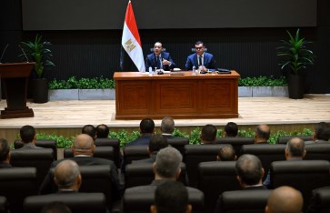 اجتماع رئيس الوزراء مع رؤساء أجهزة المدن الجديدة اجتماع رئيس الوزراء مع رؤساء أجهزة المدن الجديدة